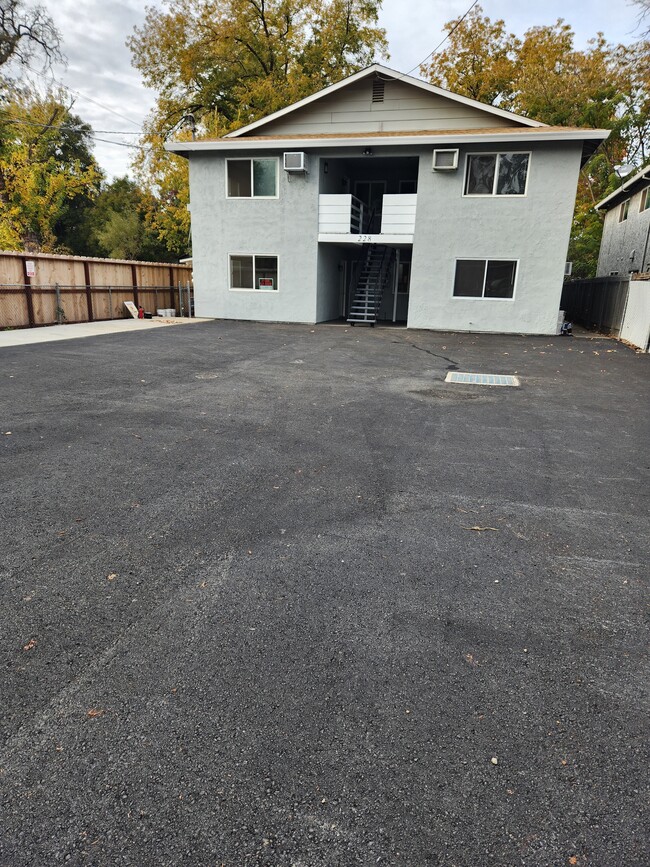 228 W 22nd St, Unit 4