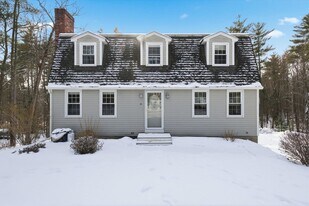 44 Mcquade Brook Rd in Bedford, NH - Building Photo