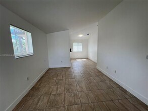 2731 SE 12th Pl, Unit 201 in Homestead, FL - Building Photo - Building Photo