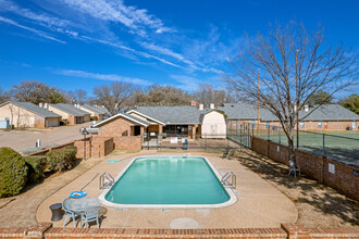 Cedar Garden Townhomes in Arlington, TX - Building Photo - Building Photo