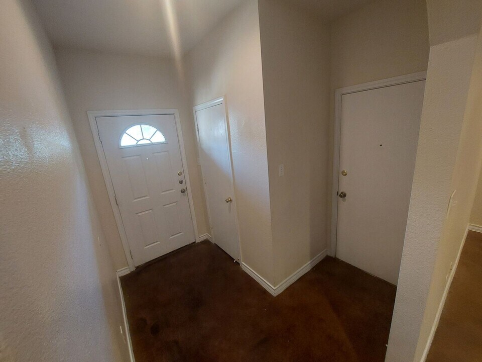 5006 Summit Pass in San Antonio, TX - Building Photo