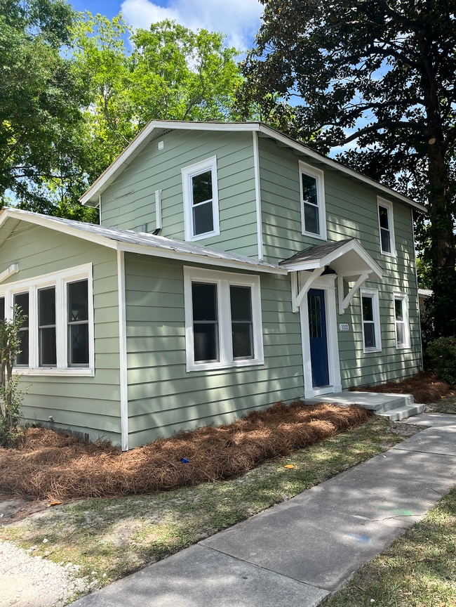 property at 1112 Floral Pky