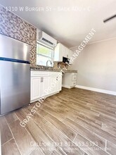 1310 W Burger St in Tampa, FL - Foto de edificio - Building Photo