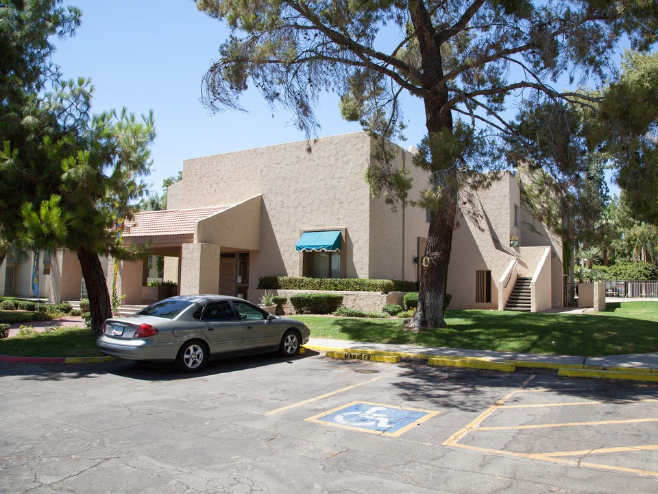 Los Compadres in Phoenix, AZ - Foto de edificio