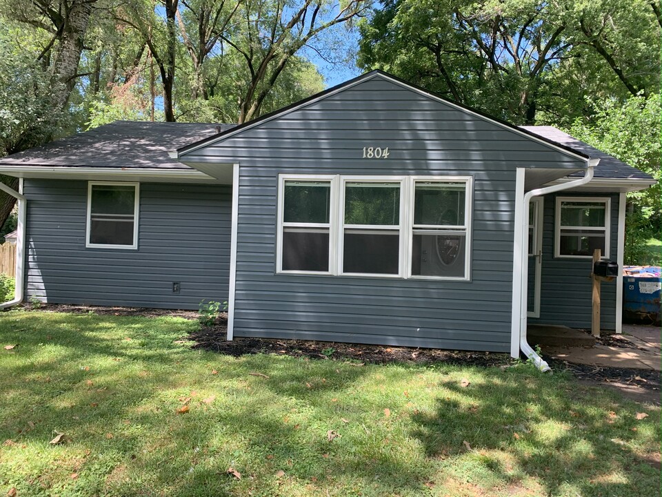 1804 Mayfield Ave in Omaha, NE - Building Photo