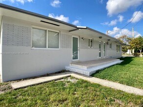 4995 NW 5th Ave, Unit 4995 in Miami, FL - Building Photo - Building Photo
