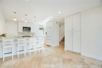 916 Powell Ct in Costa Mesa, CA - Building Photo - Building Photo