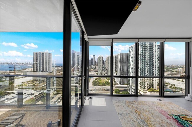 1600 NE 1st Ave, Unit #2206 in Miami, FL - Building Photo - Building Photo