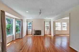 2511 Castle Heights Ave in Los Angeles, CA - Building Photo - Building Photo