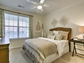 Kelly Park Apartments in Overland Park, KS - Foto de edificio - Building Photo