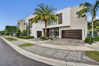 10223 NW 75th Terrace in Doral, FL - Building Photo - Building Photo