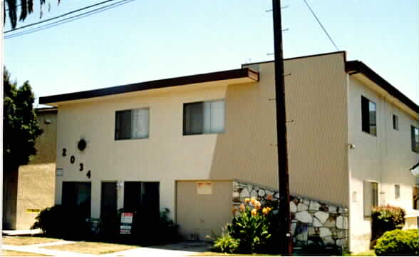 2034 E Florida St in Long Beach, CA - Foto de edificio - Building Photo