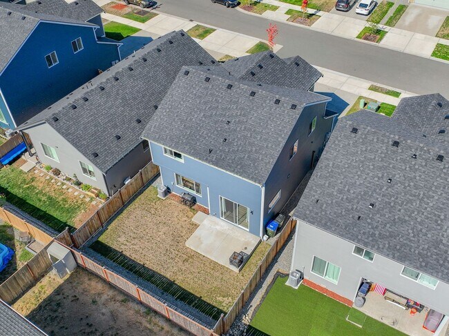 14385 99th Ave SE in Yelm, WA - Building Photo - Building Photo