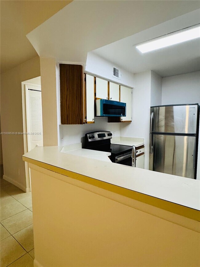 3477 NW 44th St in Lauderdale Lakes, FL - Building Photo - Building Photo