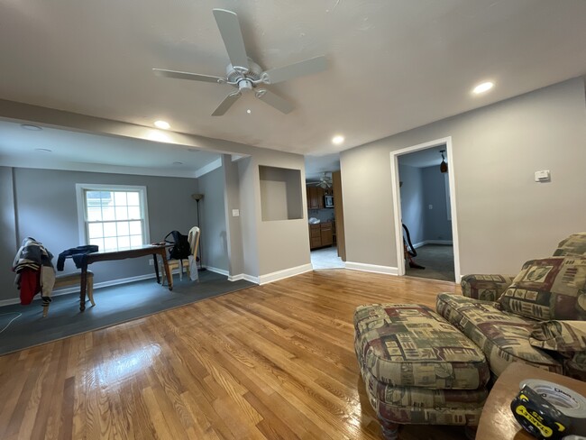 13 Scott Ave, Unit AptB in Glen Burnie, MD - Building Photo - Building Photo