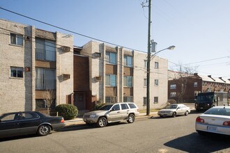 201-225 36th St NE in Washington, DC - Foto de edificio - Building Photo