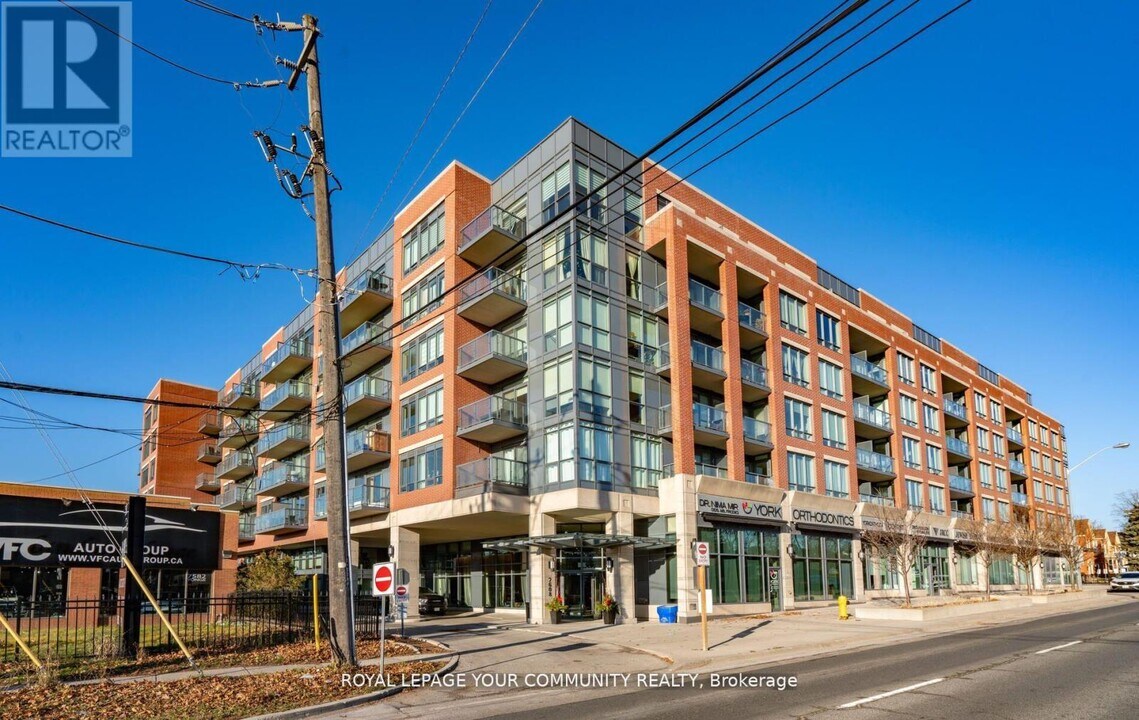 7608-7608 Yonge St in Vaughan, ON - Building Photo