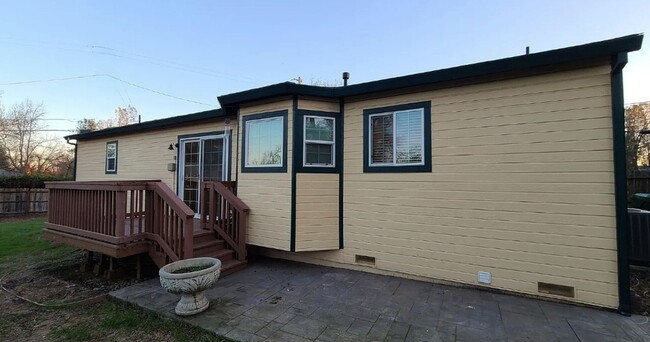 4425 Red Bluff St in Shasta Lake, CA - Building Photo - Building Photo