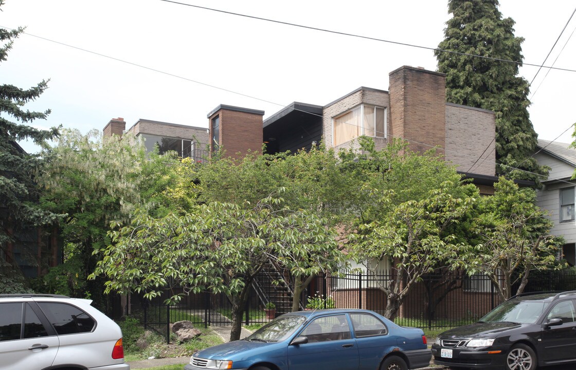 Jenny G Apartments in Seattle, WA - Building Photo