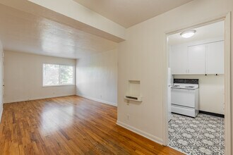 Powell Gardens Apartments in Portland, OR - Building Photo - Interior Photo