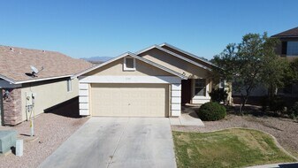 1395 Graham Ln in Safford, AZ - Building Photo
