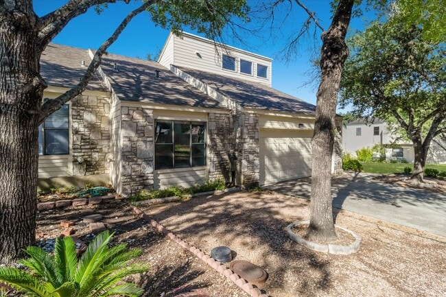 8401 Echo Creek Ln in San Antonio, TX - Building Photo - Building Photo