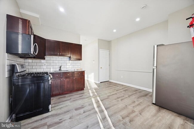 property at 419 S 4th St