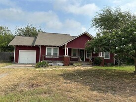 131 Dell St in Portland, TX - Building Photo