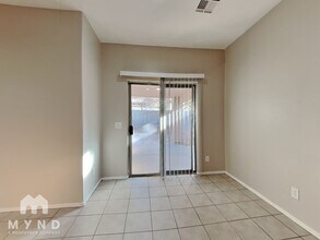 5651 S 11th Dr in Phoenix, AZ - Foto de edificio - Building Photo