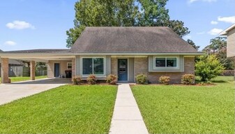 516 Camellia Dr in Lafayette, LA - Building Photo