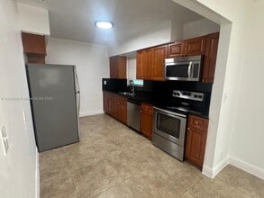 860 NE 164th St in North Miami Beach, FL - Building Photo - Building Photo