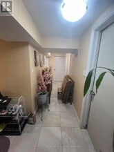 94 Longford Dr in Newmarket, ON - Building Photo - Building Photo