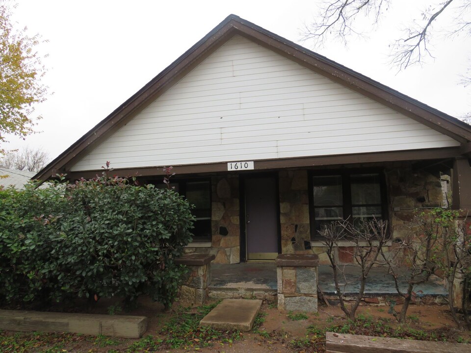 1610 SW D Ave in Lawton, OK - Building Photo