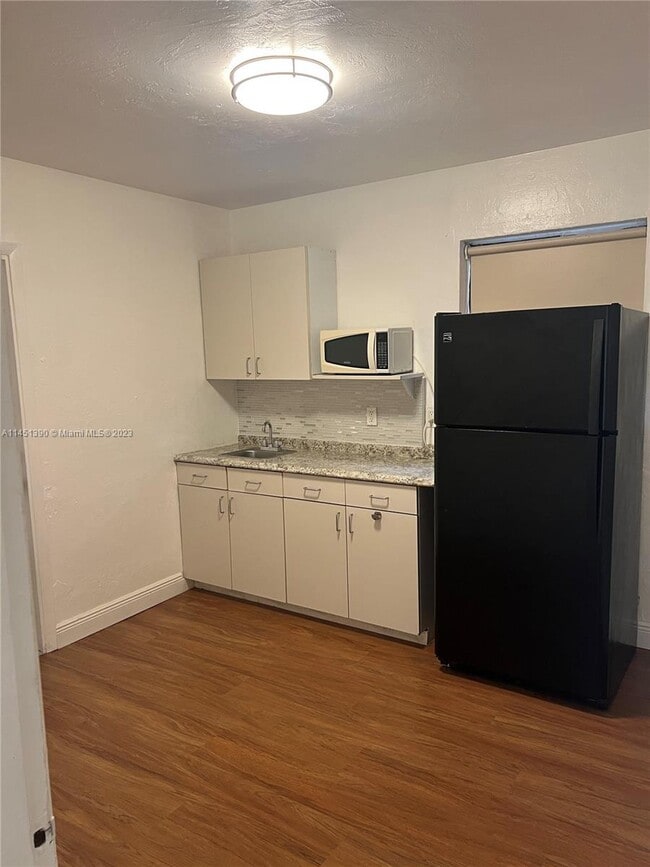 5225 SW 102nd Ave in Miami, FL - Building Photo - Building Photo