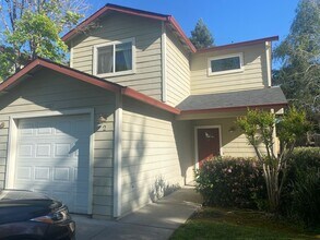 563 Morgan Dr in Chico, CA - Building Photo - Building Photo