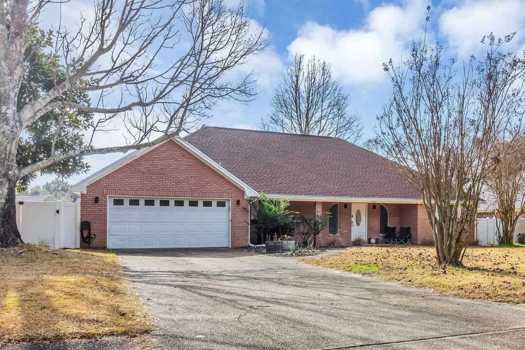 10009 Calle De Celestino in Navarre, FL - Building Photo