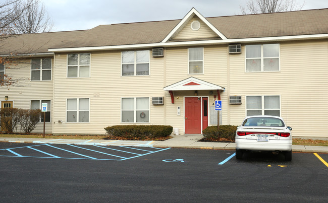 St. Simeon II Apartments in Poughkeepsie, NY - Foto de edificio - Building Photo