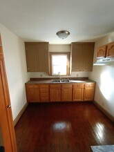825 Tremont Ave SW, Unit APT B in Massillon, OH - Building Photo - Building Photo
