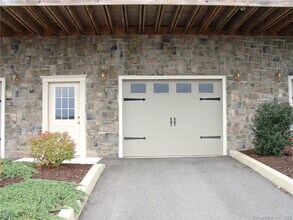 64 Scotch Cap Rd in Waterford, CT - Building Photo - Building Photo