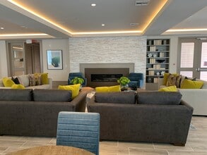 Somerset Lofts in Houston, TX - Foto de edificio - Building Photo