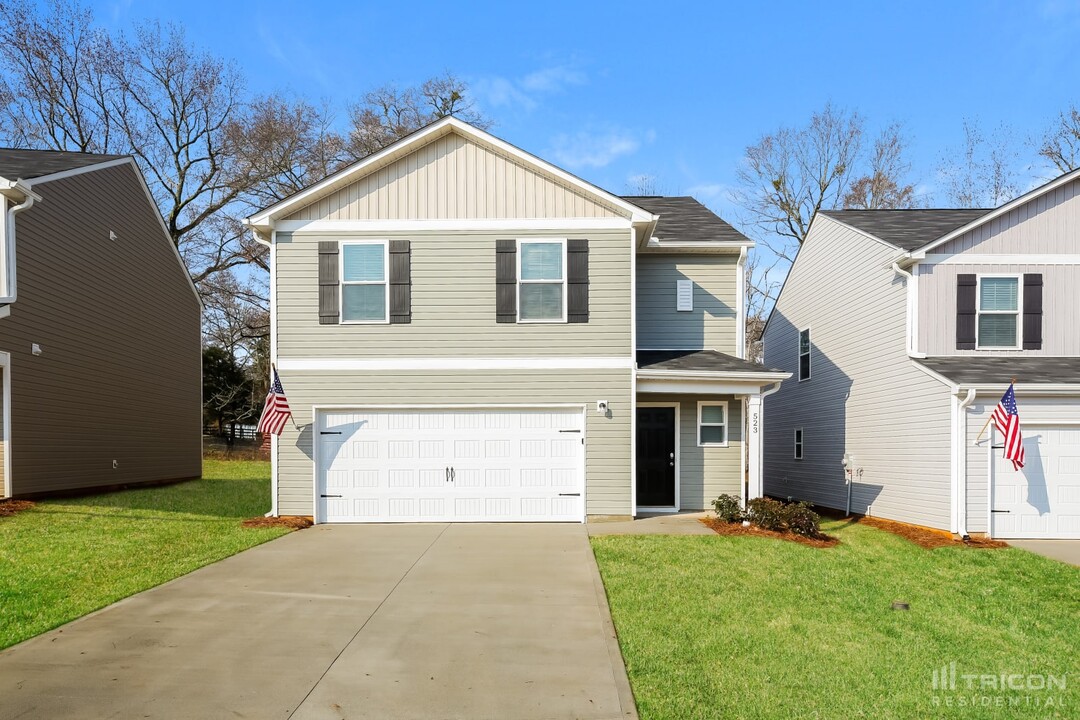 523 Dayspring Dr in Inman, SC - Building Photo