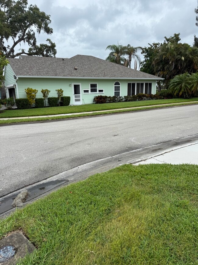320 Garden Grove Pky in Vero Beach, FL - Building Photo - Building Photo