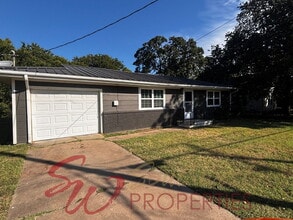 1201 W Long in Stephenville, TX - Building Photo - Building Photo