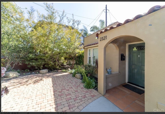2321 Broad St in San Luis Obispo, CA - Foto de edificio - Building Photo