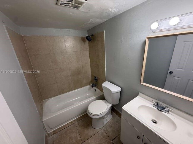 101 NE 41st St in Oakland Park, FL - Building Photo - Building Photo