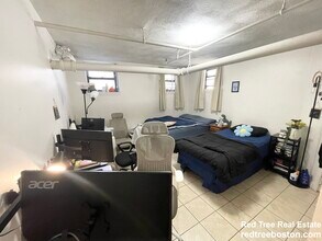 1258 Commonwealth Ave in Boston, MA - Foto de edificio - Building Photo