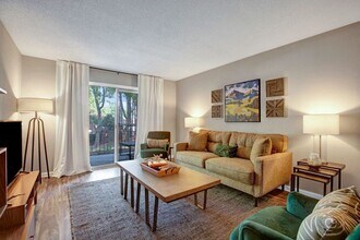 Pinewood at National Hills Apartments in Augusta, GA - Foto de edificio - Building Photo