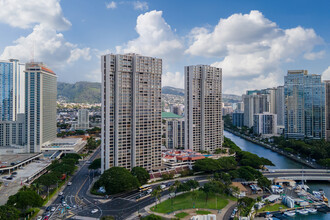 Yacht Harbor Towers in Honolulu, HI - Building Photo - Building Photo