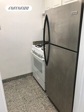 166 E 63rd St in New York, NY - Building Photo - Building Photo