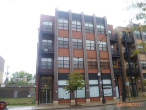 1821 N Milwaukee Ave in Chicago, IL - Building Photo - Building Photo